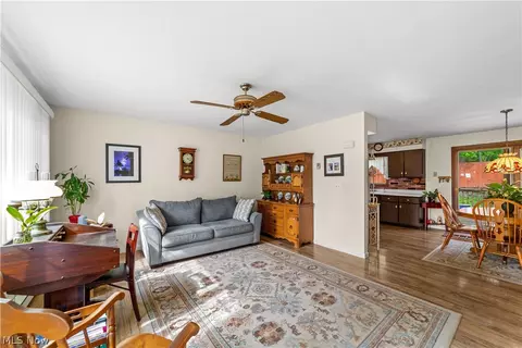 176 Pinewood Dr, Elyria, OH 44035 photo 4