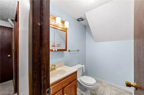 176 Pinewood Dr, Elyria, OH 44035 photo 13