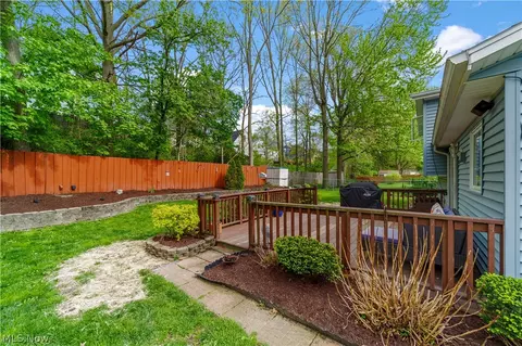 176 Pinewood Dr, Elyria, OH 44035 photo 32