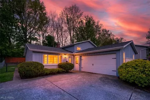 176 Pinewood Dr, Elyria, OH 44035