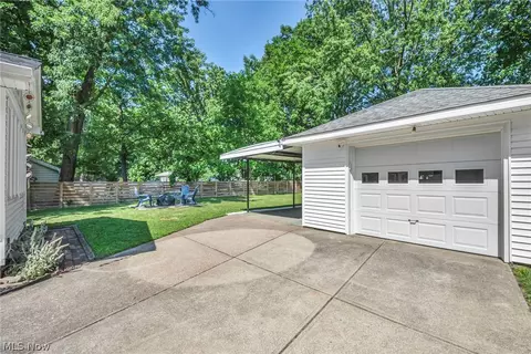 Exterior - 4827 Maple St, Willoughby, OH 44094 photo 4 of 7