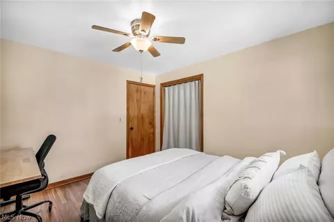 Bedroom - 4827 Maple St, Willoughby, OH 44094 photo 6 of 9