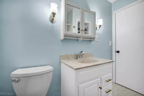 Bath - 4827 Maple St, Willoughby, OH 44094 photo 1 of 3