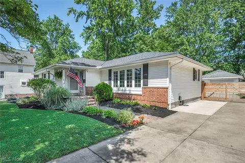 Exterior - 4827 Maple St, Willoughby, OH 44094 photo 1 of 7