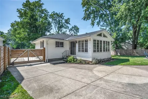 Exterior - 4827 Maple St, Willoughby, OH 44094 photo 3 of 7