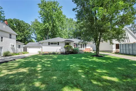 Exterior - 4827 Maple St, Willoughby, OH 44094 photo 2 of 7