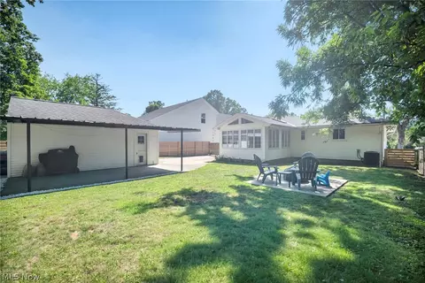 Exterior - 4827 Maple St, Willoughby, OH 44094 photo 6 of 7