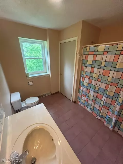 Bath - 68775 Tyner Rd, Cambridge, OH 43725 photo 4 of 4