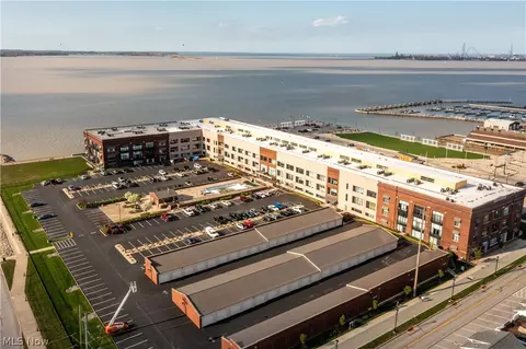 401 W Shoreline Dr #102, Sandusky, OH 44870
