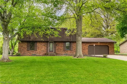 5787 Eastview St, Louisville, OH 44641