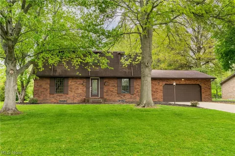 5787 Eastview St, Louisville, OH 44641