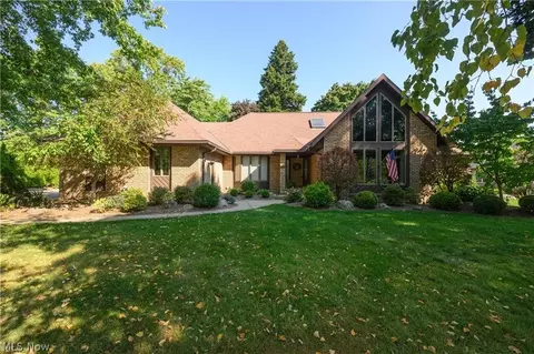 963 Mansion Cir, Barberton, OH 44203