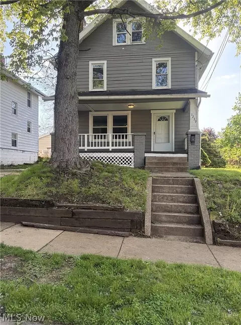 1239 Pondview Ave, Akron, OH 44305