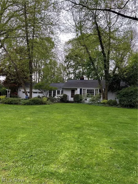 50 Butternut Ln, Northfield Center, OH 44067