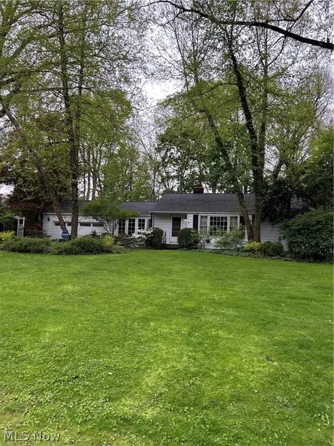 50 Butternut Ln, Northfield Center, OH 44067