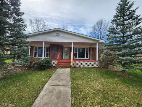 429 Comstock St NW, Warren, OH 44483
