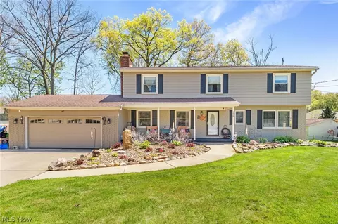 690 Deerwood Dr, Tallmadge, OH 44278