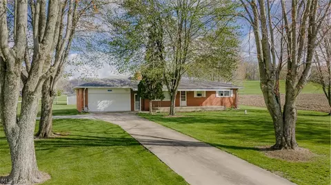 9939 Mapleton St SE, East Canton, OH 44730