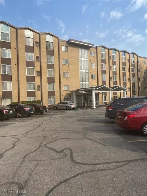 25735 Lorain Rd #304, North Olmsted, OH 44070