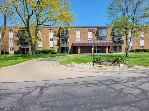 1305 S Lake Wilmer Dr #303A, Sandusky, OH 44870