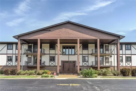 4849 Grace Rd #122, North Olmsted, OH 44070