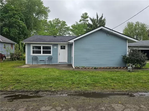 1424 4th St, Lakemore, OH 44250