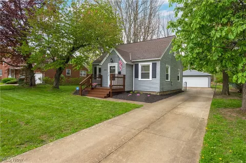 2019 Beverly Hills Dr, Richmond Heights, OH 44143