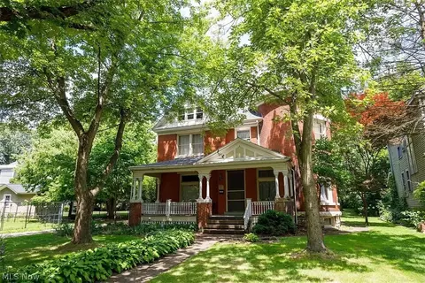 1019 Findley Ave, Zanesville, OH 43701
