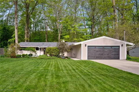 2398 Chestnut Dr, Westlake, OH 44145