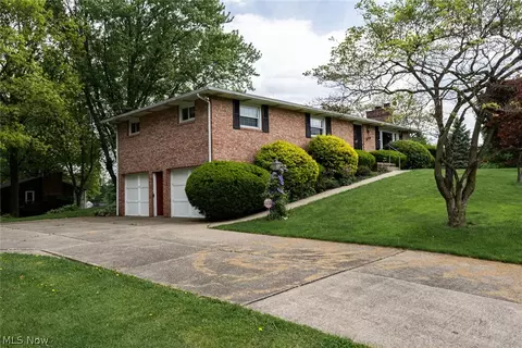 325 Faircrest St SW, Canton, OH 44706