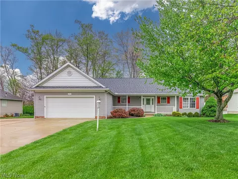 3671 White Oak Dr, Norton, OH 44203