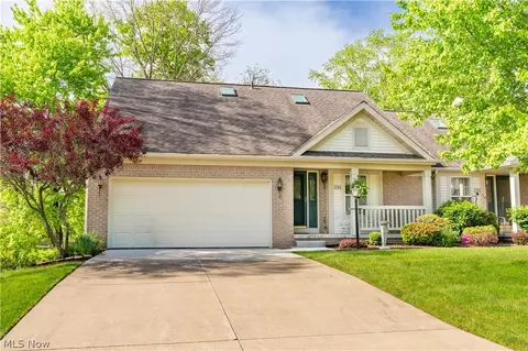 1702 Southpointe Cir NE, Canton, OH 44714
