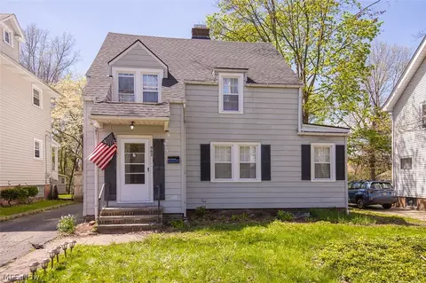 982 Roanoke Rd, Cleveland Heights, OH 44121