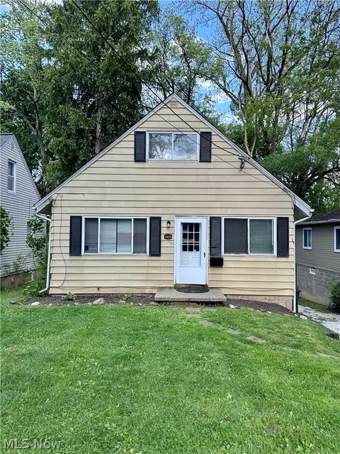 469 Kathleen St, Akron, OH 44303