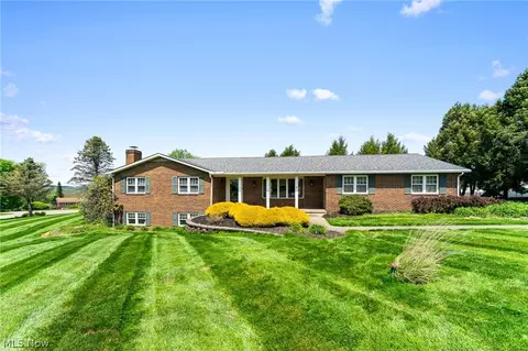 49325 S Park Cir, East Liverpool, OH 43920