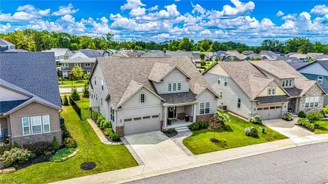 519 Silver Lake Dr, Chagrin Falls, OH 44022