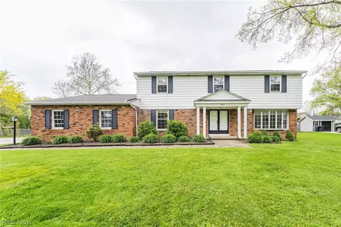 1622 Seven Oaks Dr, Lyndhurst, OH 44124