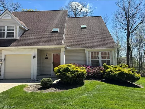 7679 Creekwood Dr, North Royalton, OH 44133