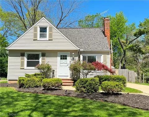 10124 Keswick Dr, Parma Heights, OH 44130