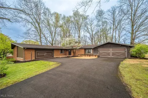 1019 Park Cir, Girard, OH 44420