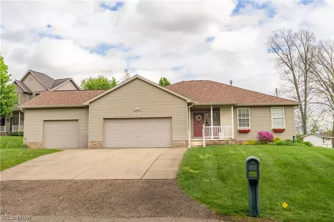 3474 Dauphin Dr NE, Canton, OH 44721