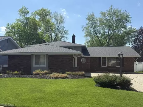 21459 Nottingham Dr, Fairview Park, OH 44126