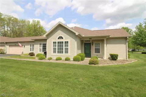 5645 Clingan Rd #7B, Struthers, OH 44471