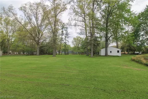 Exterior - 804 Crestview Dr, Boardman, OH 44512 photo 13 of 15