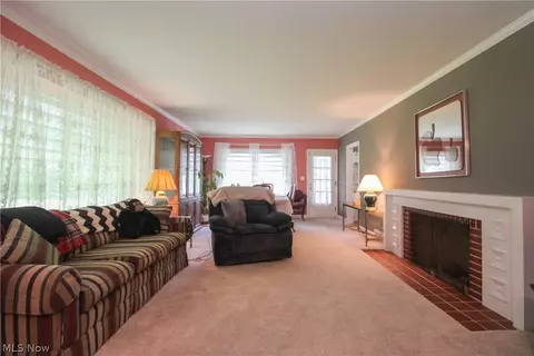 Living - 804 Crestview Dr, Boardman, OH 44512 photo 1 of 2