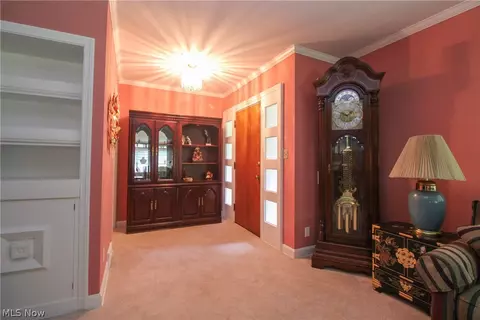 Entry Way - 804 Crestview Dr, Boardman, OH 44512 photo 1 of 5