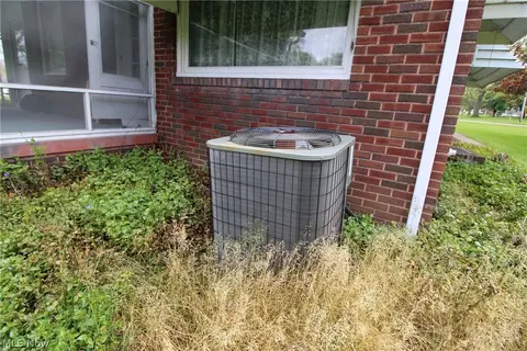 Exterior - 804 Crestview Dr, Boardman, OH 44512 photo 11 of 15