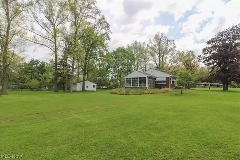 Exterior - 804 Crestview Dr, Boardman, OH 44512 photo 2 of 15