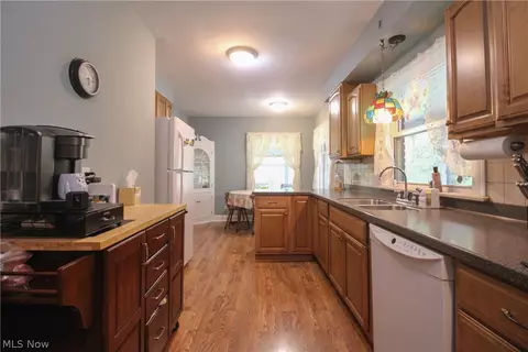 Entry Way - 804 Crestview Dr, Boardman, OH 44512 photo 3 of 5