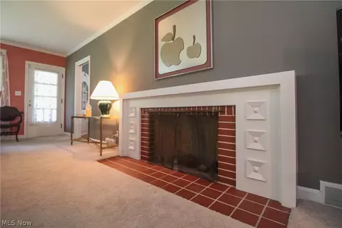 Living - 804 Crestview Dr, Boardman, OH 44512 photo 2 of 2